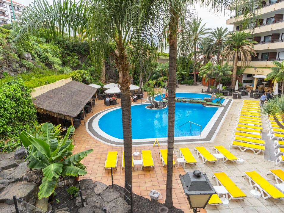 teren hotelu, basen, wakacjepl