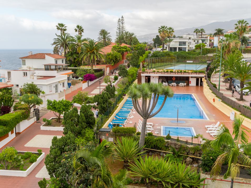 teren hotelu, basen, wakacjepl