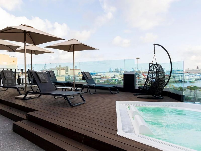 Puerto de la Luz by Pierre & Vacances