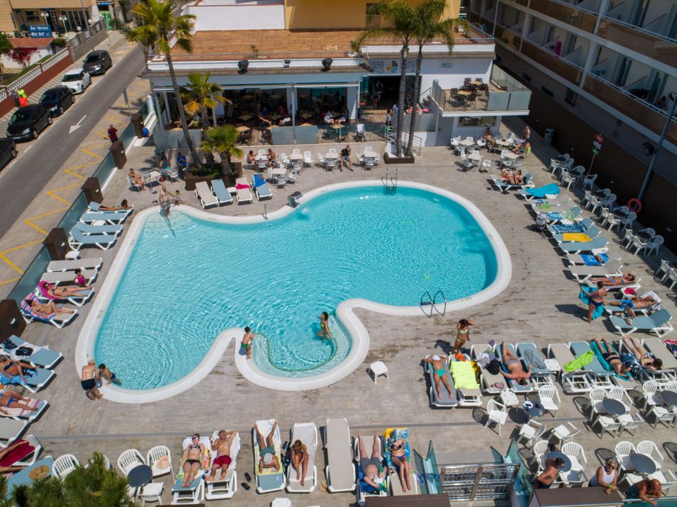 teren hotelu, basen, wakacjepl