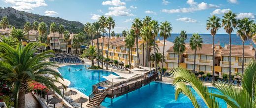 Royal Son Bou Family Club