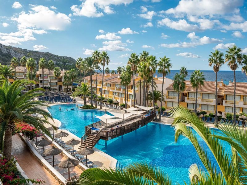 Royal Son Bou Family Club