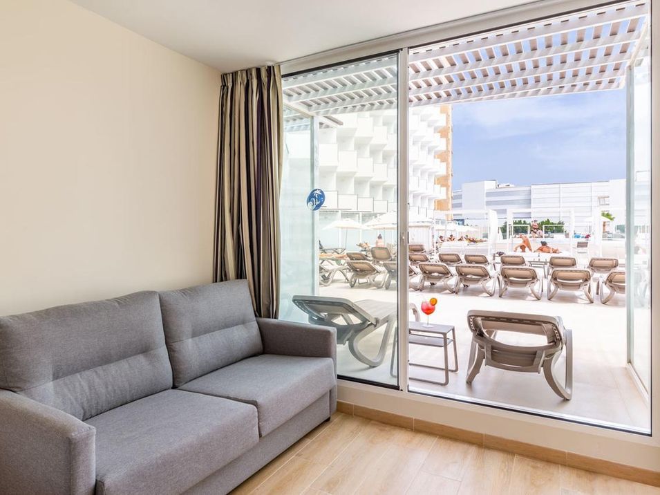 teren hotelu, pokój, balkon / taras