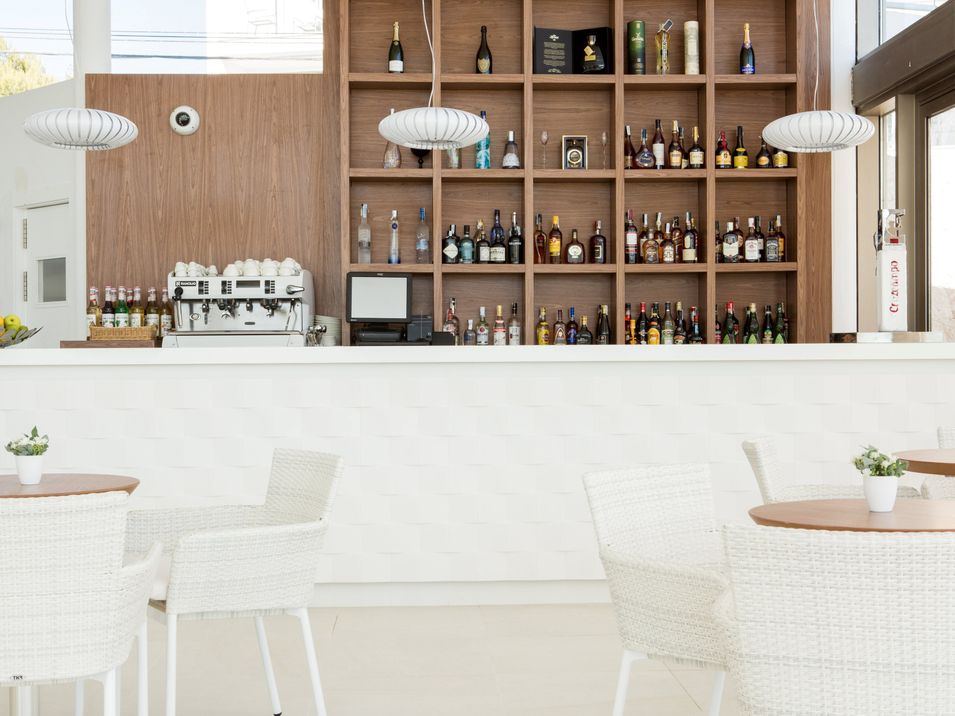 lobby bar