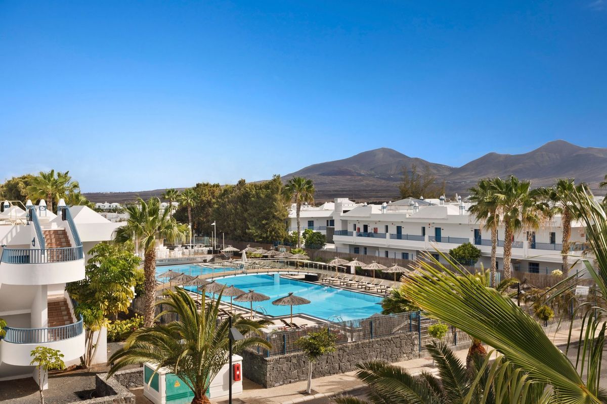 THB Tropical Island - teren hotelu