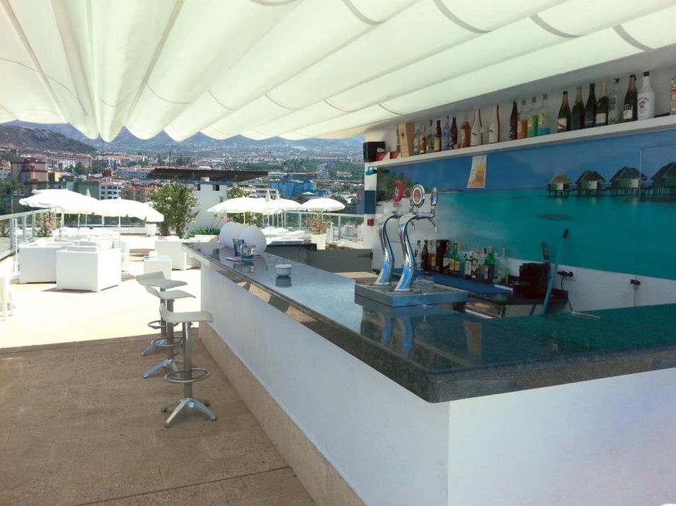 pool bar