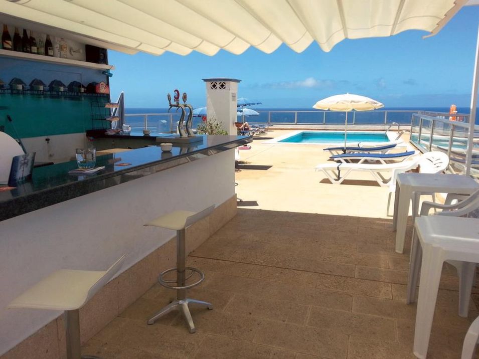 pool bar
