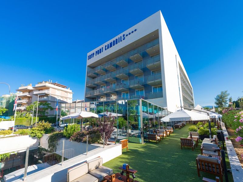 Tryp Port 4*