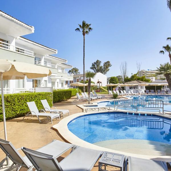 Universal Aparthotel Elisa (Playa de Muro)