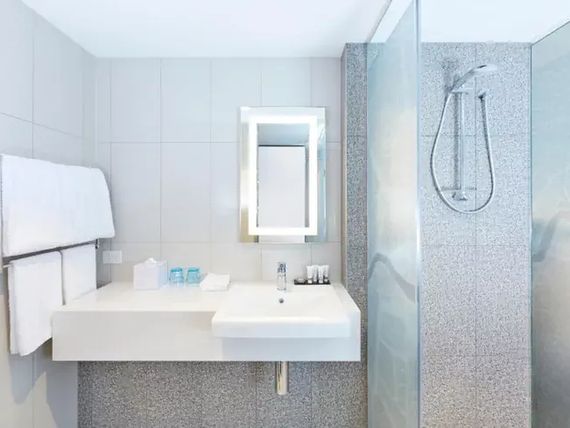 Holiday Inn Express Brisbane Central 4*