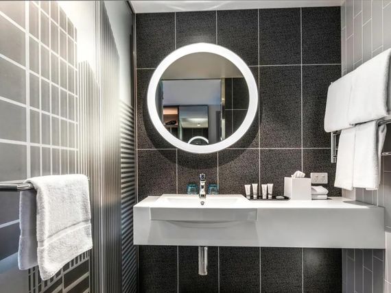 Holiday Inn Express Little Collins 4*