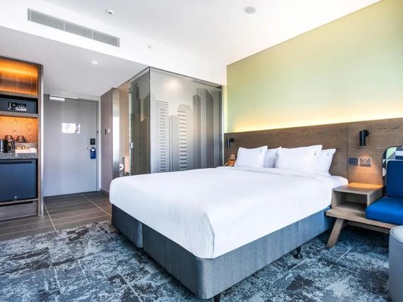 Holiday Inn Express Little Collins 4*