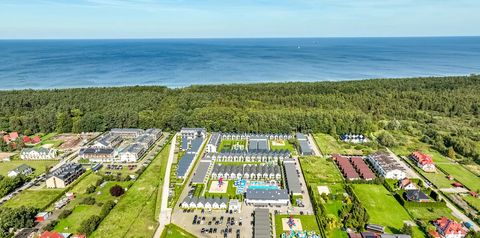 teren hotelu, basen, plac zabaw