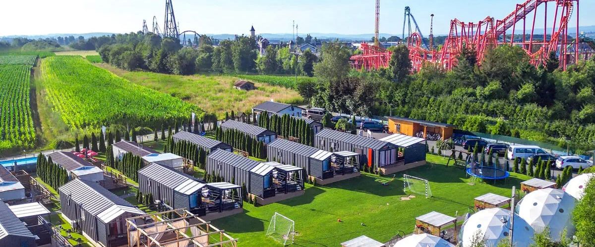 obiekt, teren hotelu