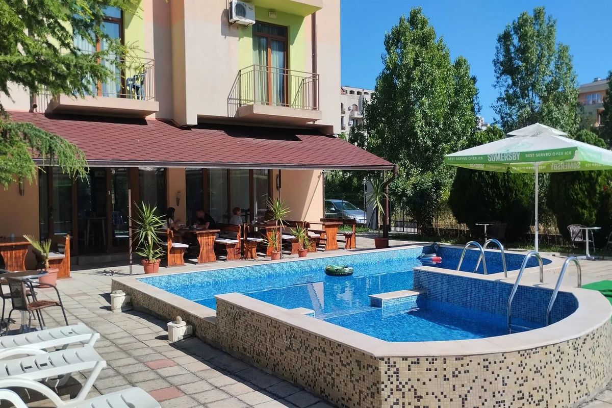 teren hotelu, obiekt, basen