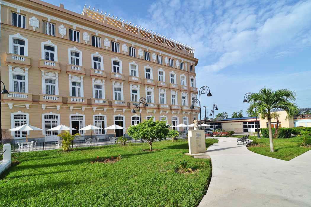 obiekt, budynek główny, teren hotelu