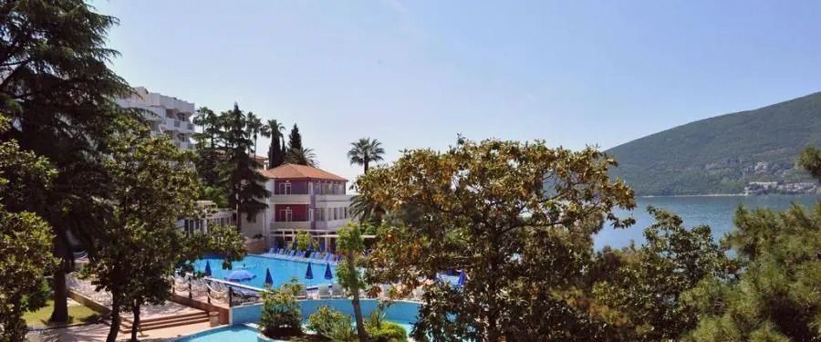 obiekt, teren hotelu, basen