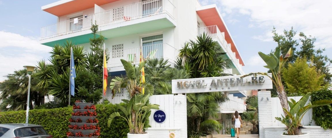 obiekt, budynek główny, teren hotelu