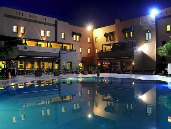 teren hotelu, obiekt, basen