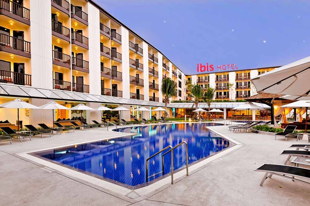 basen, teren hotelu, obiekt