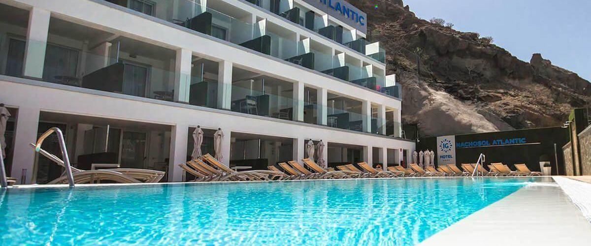 obiekt, teren hotelu, basen