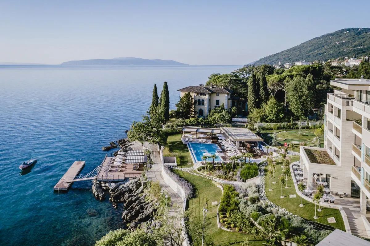obiekt, teren hotelu, basen