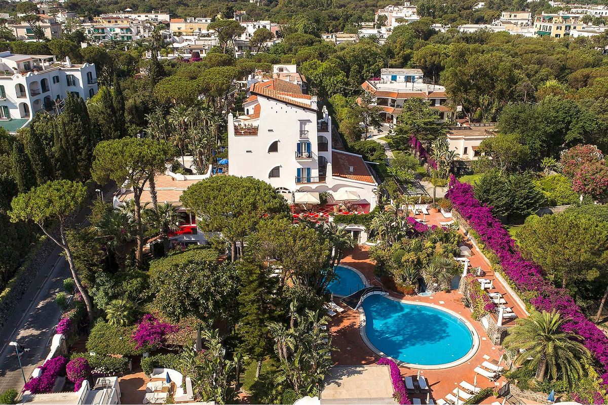 teren hotelu, budynek główny