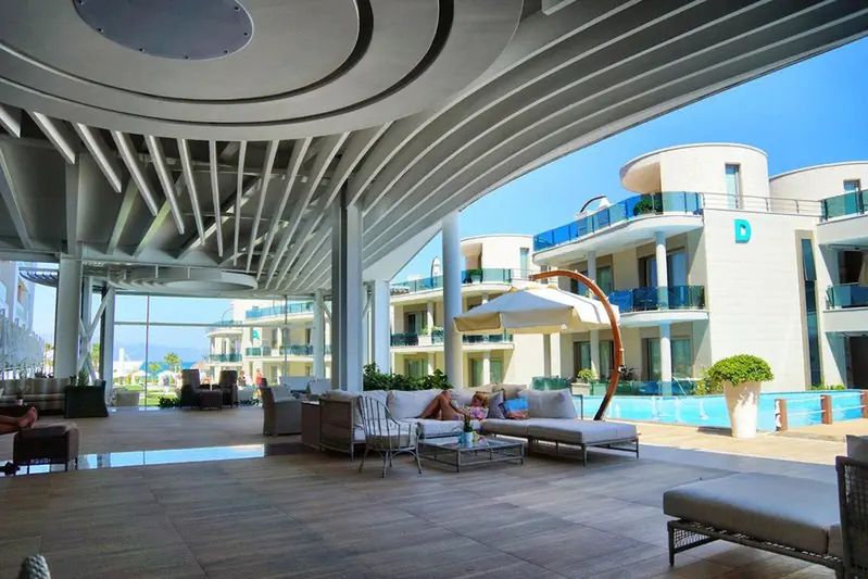 teren hotelu, basen, recepcja / lobby