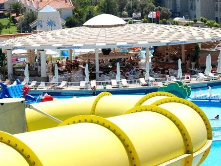 zjeżdżalnia, basen, aquapark
