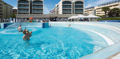 basen, budynek główny