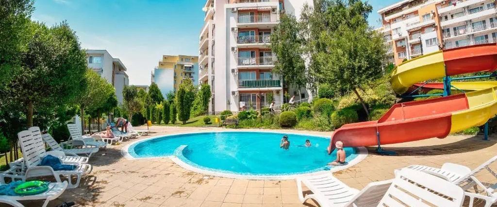 basen, zjeżdżalnia