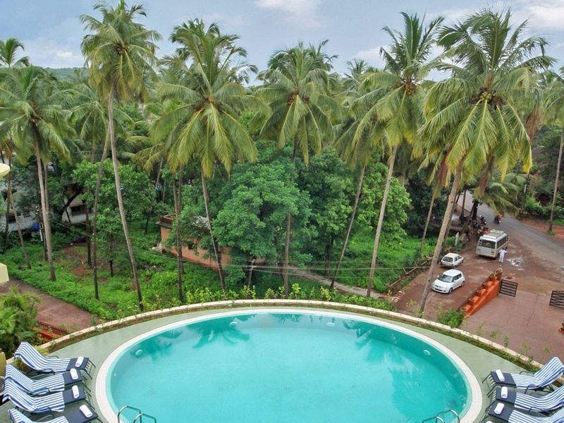 Neelams The Glitz 3*