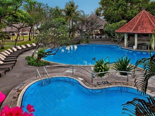 teren hotelu, basen