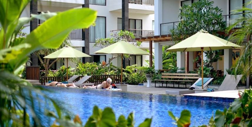 obiekt, teren hotelu, basen