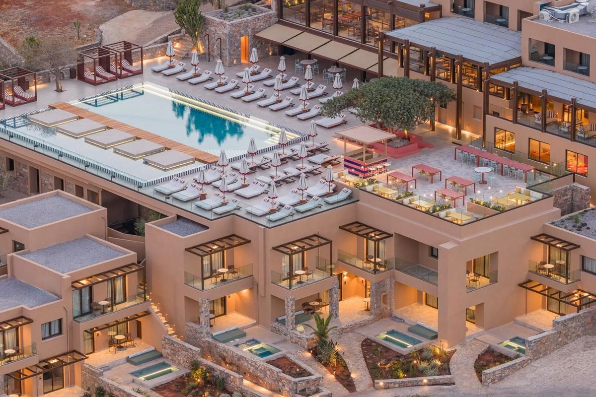 obiekt, teren hotelu, basen