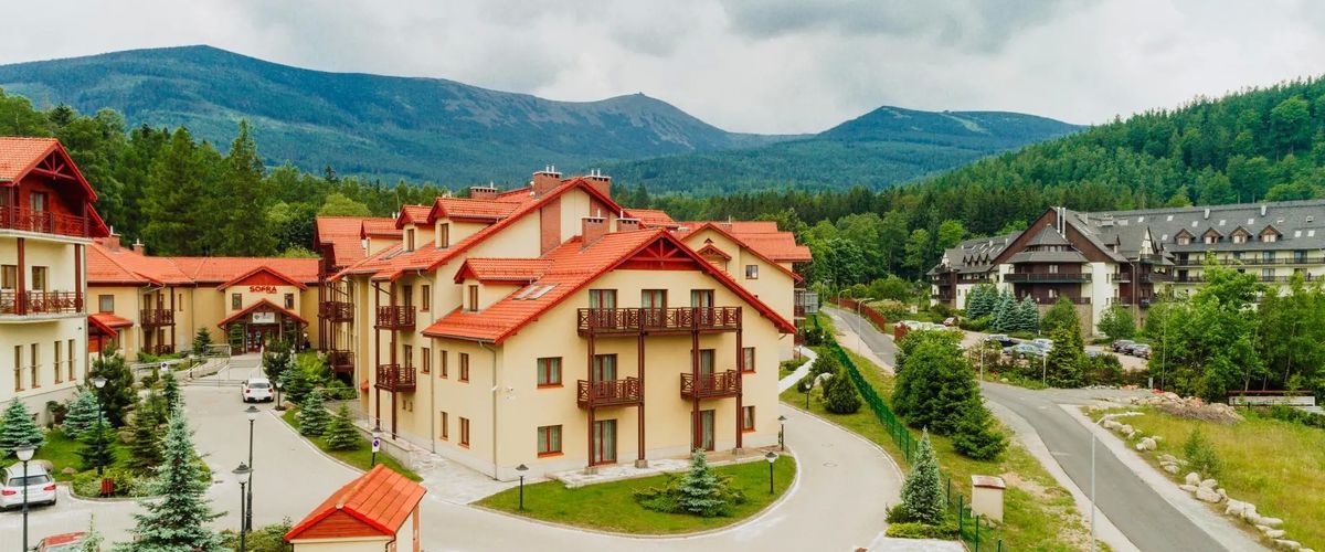 obiekt, budynek główny, teren hotelu