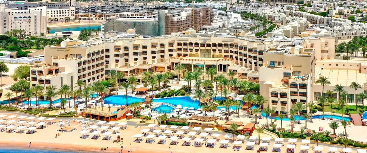 teren hotelu, basen, plaża