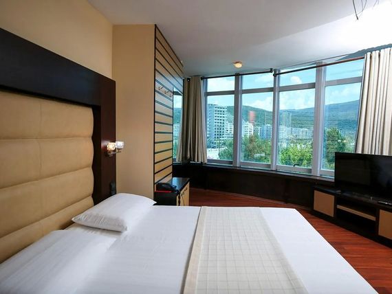 International Vlora 4*