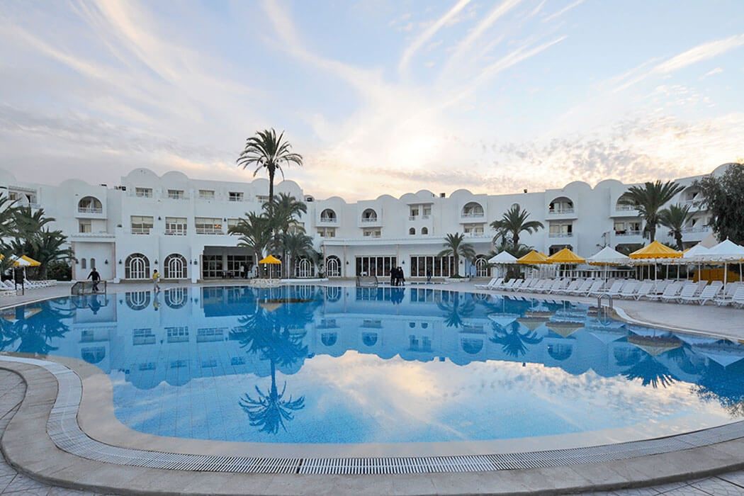obiekt, teren hotelu, basen
