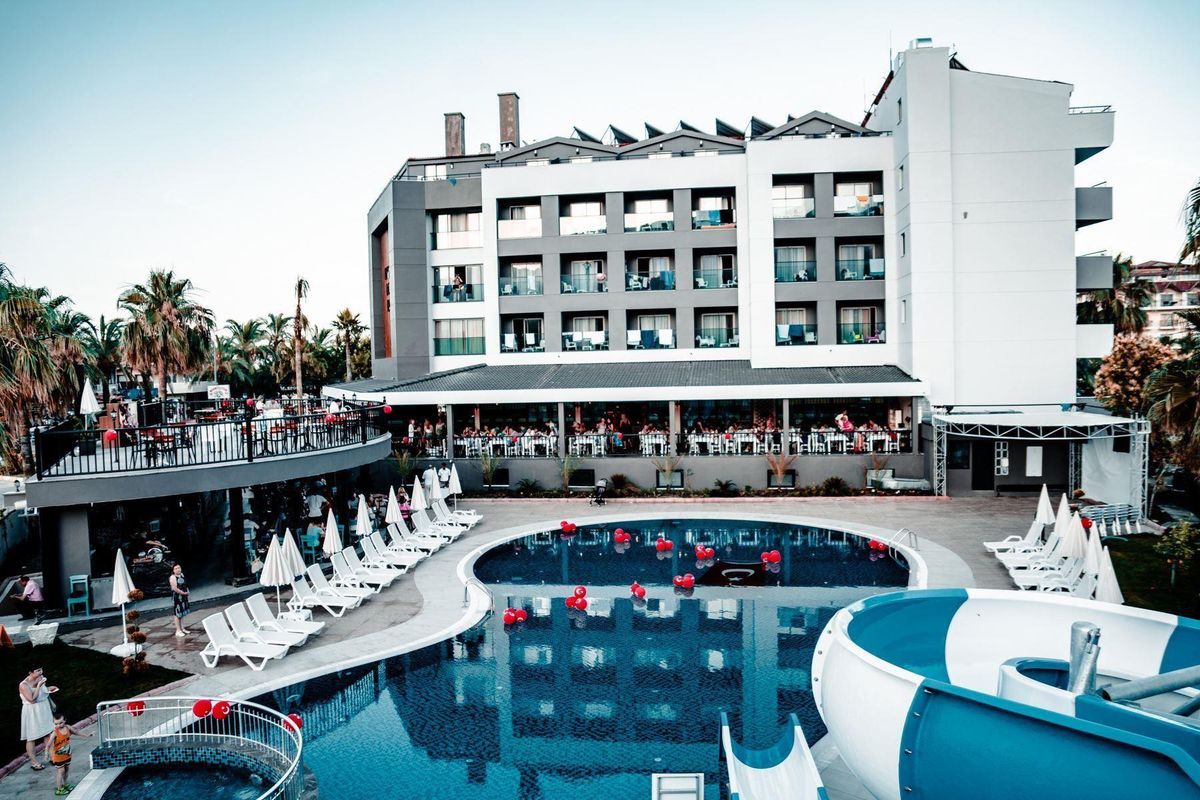 zjeżdżalnia, teren hotelu, basen