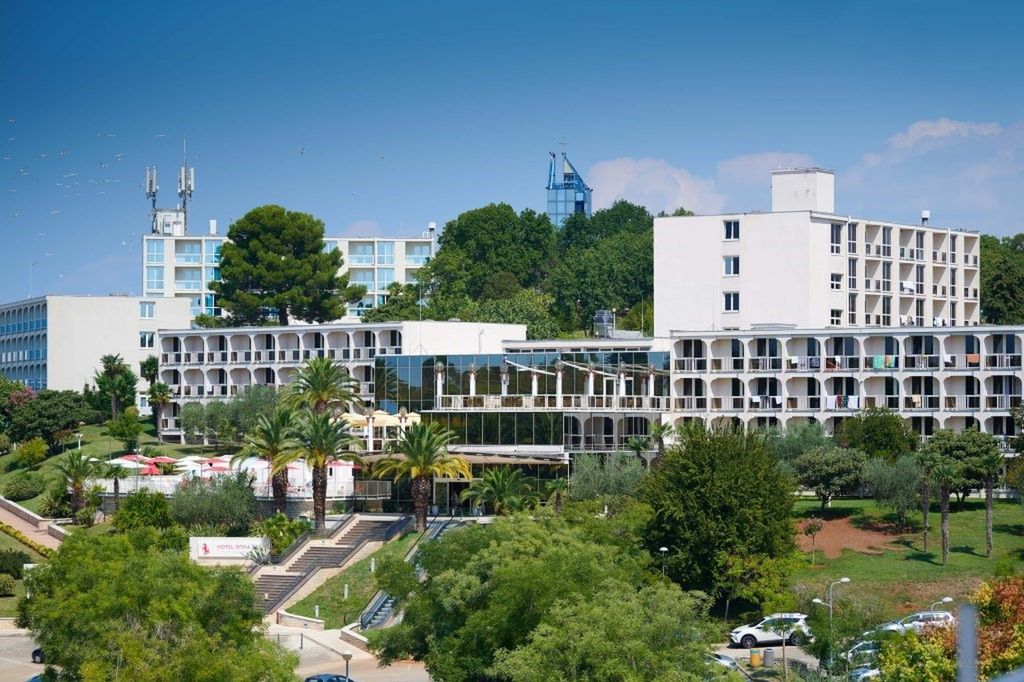obiekt, teren hotelu