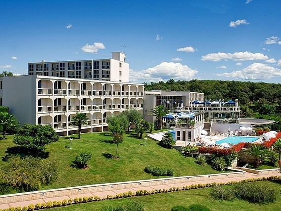 obiekt, teren hotelu