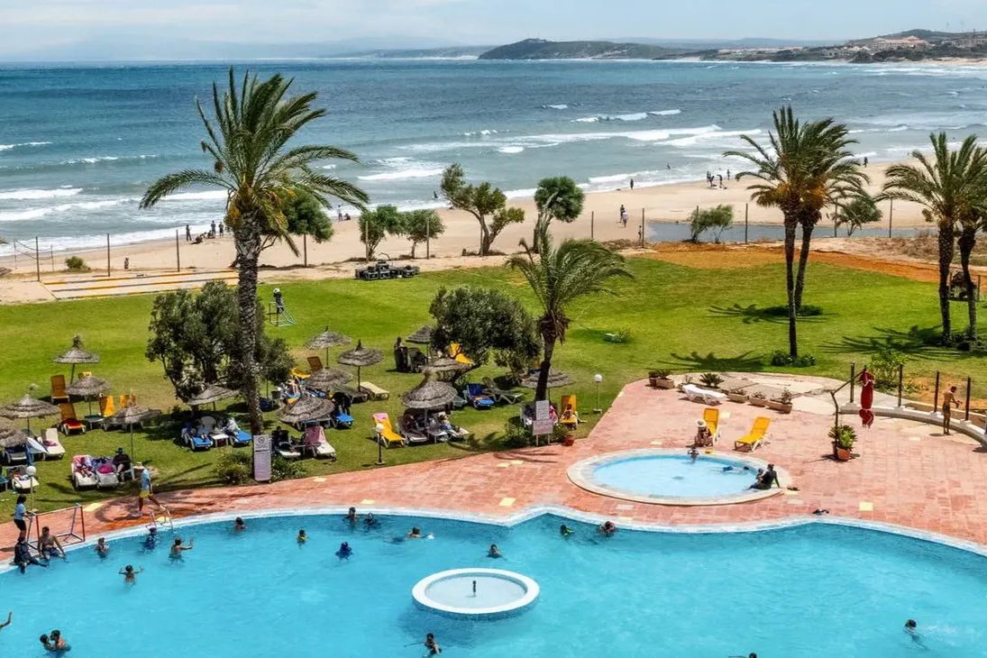 teren hotelu, basen, plaża