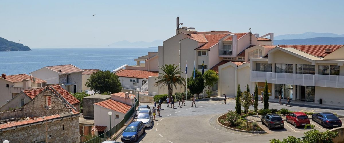 obiekt, budynek główny, teren hotelu