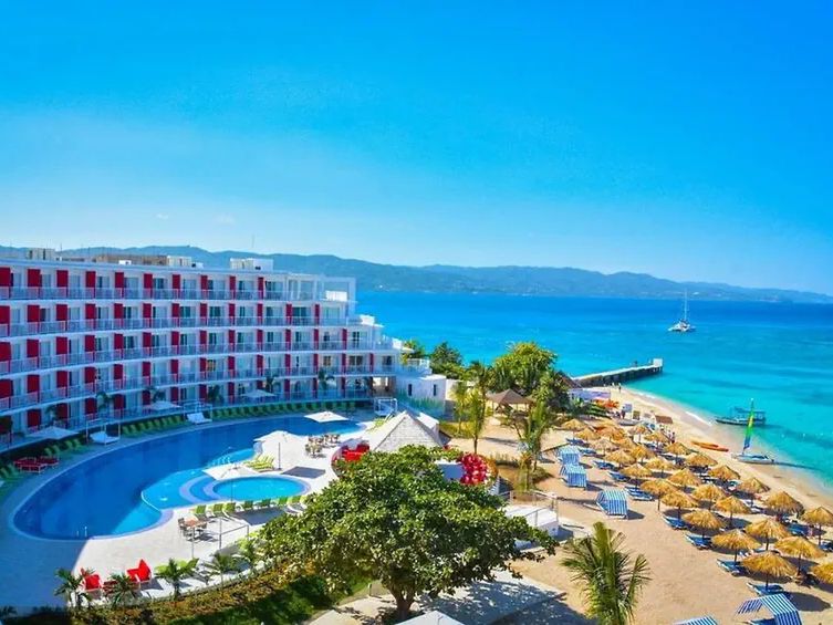 Grand Decameron Cornwall Beach