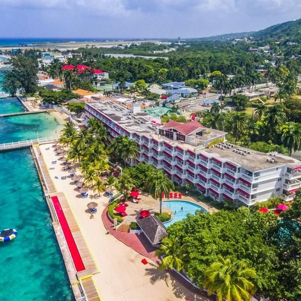 Grand Decameron Montego Beach