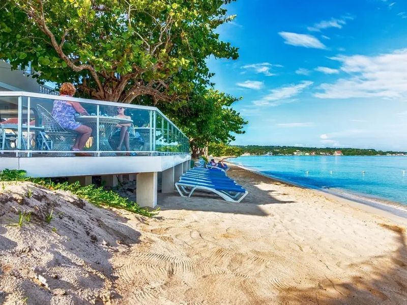 Travellers Beach Resort 3*