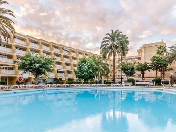 obiekt, teren hotelu, basen