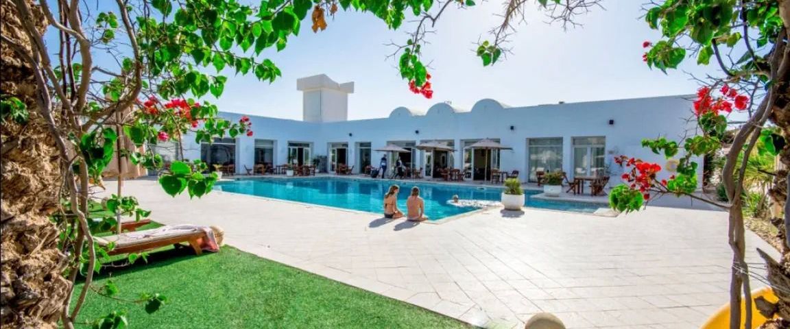 obiekt, teren hotelu, basen