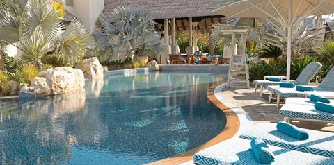 teren hotelu, basen, pool bar